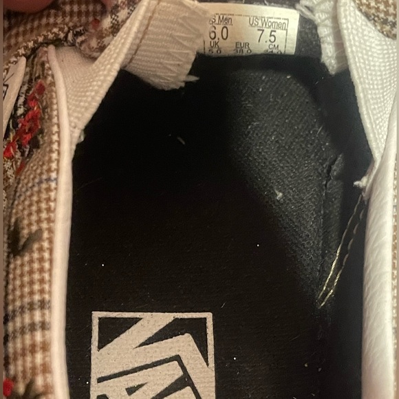 Vans floral print size 7.5 women’s - Picture 3 of 3